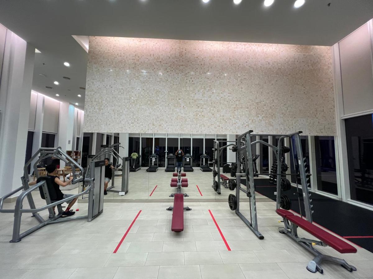 Amazing Pool By Platinum Suites Klcc 쿠알라룸푸르 외부 사진