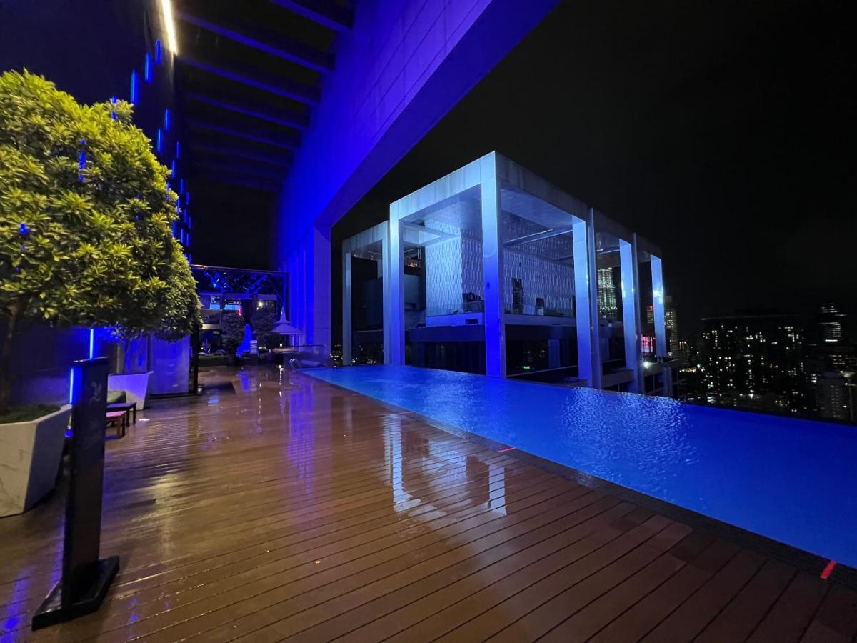 Amazing Pool By Platinum Suites Klcc 쿠알라룸푸르 외부 사진