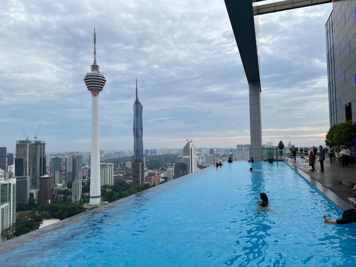 Amazing Pool By Platinum Suites Klcc 쿠알라룸푸르 외부 사진