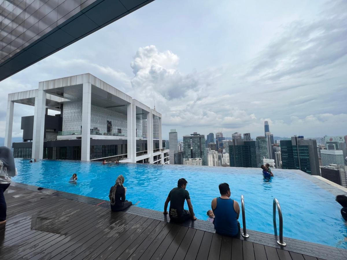 Amazing Pool By Platinum Suites Klcc 쿠알라룸푸르 외부 사진