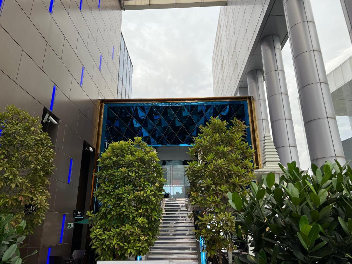 Amazing Pool By Platinum Suites Klcc 쿠알라룸푸르 외부 사진