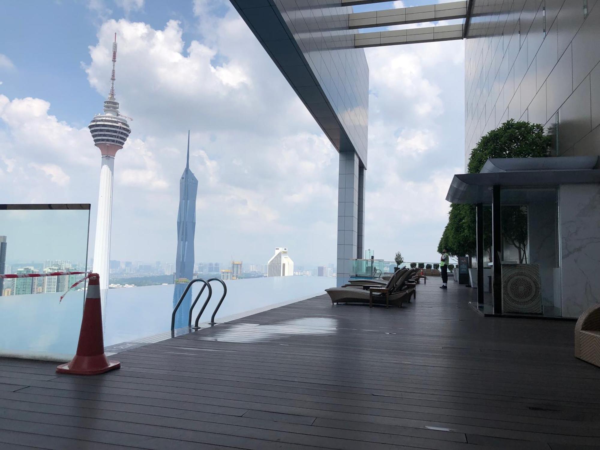 Amazing Pool By Platinum Suites Klcc 쿠알라룸푸르 외부 사진