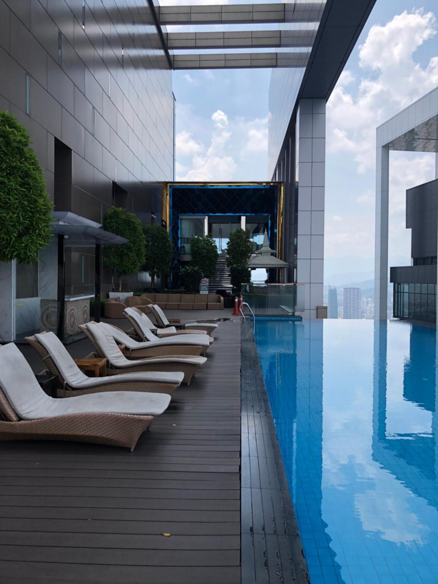 Amazing Pool By Platinum Suites Klcc 쿠알라룸푸르 외부 사진