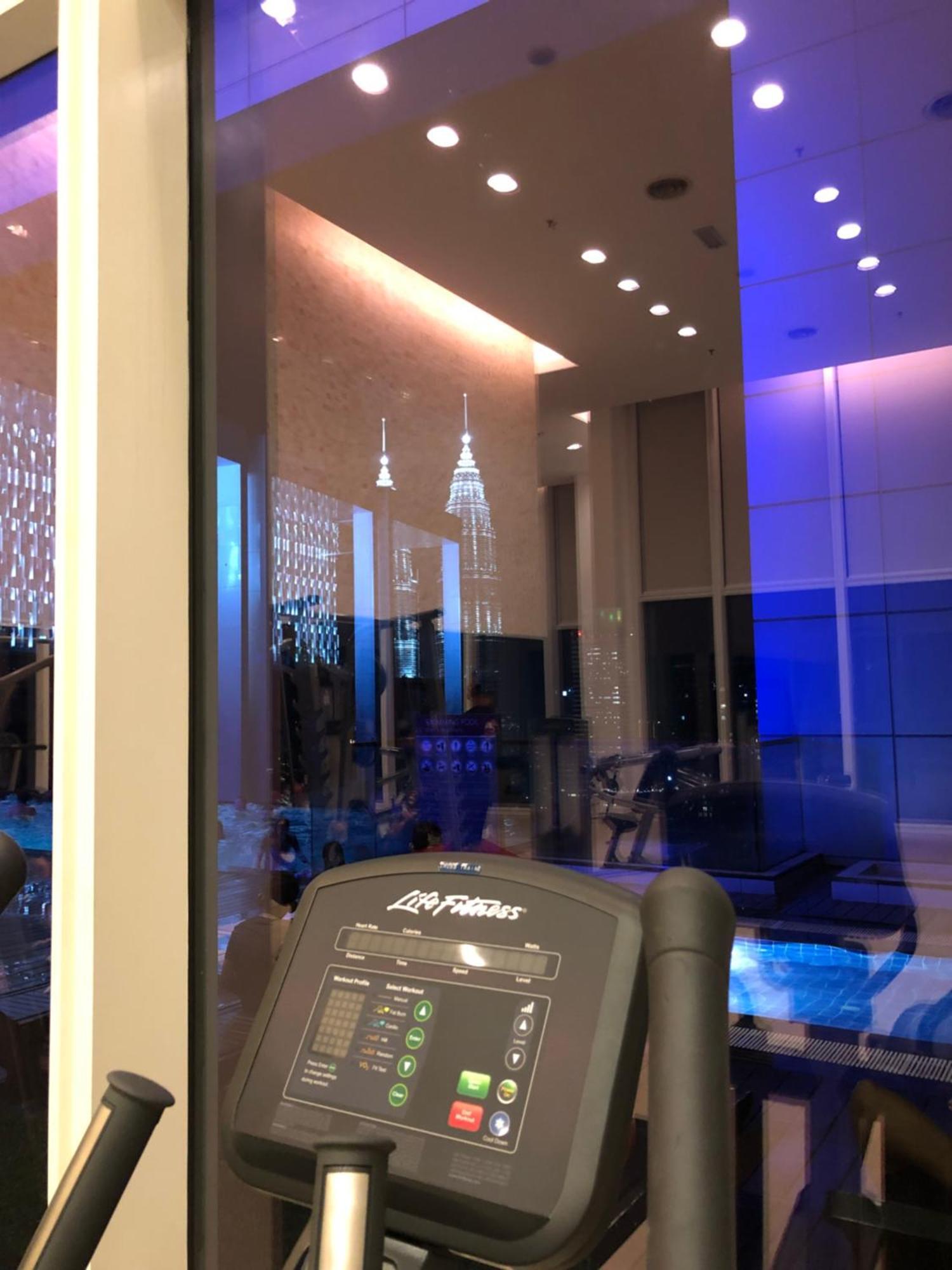Amazing Pool By Platinum Suites Klcc 쿠알라룸푸르 외부 사진