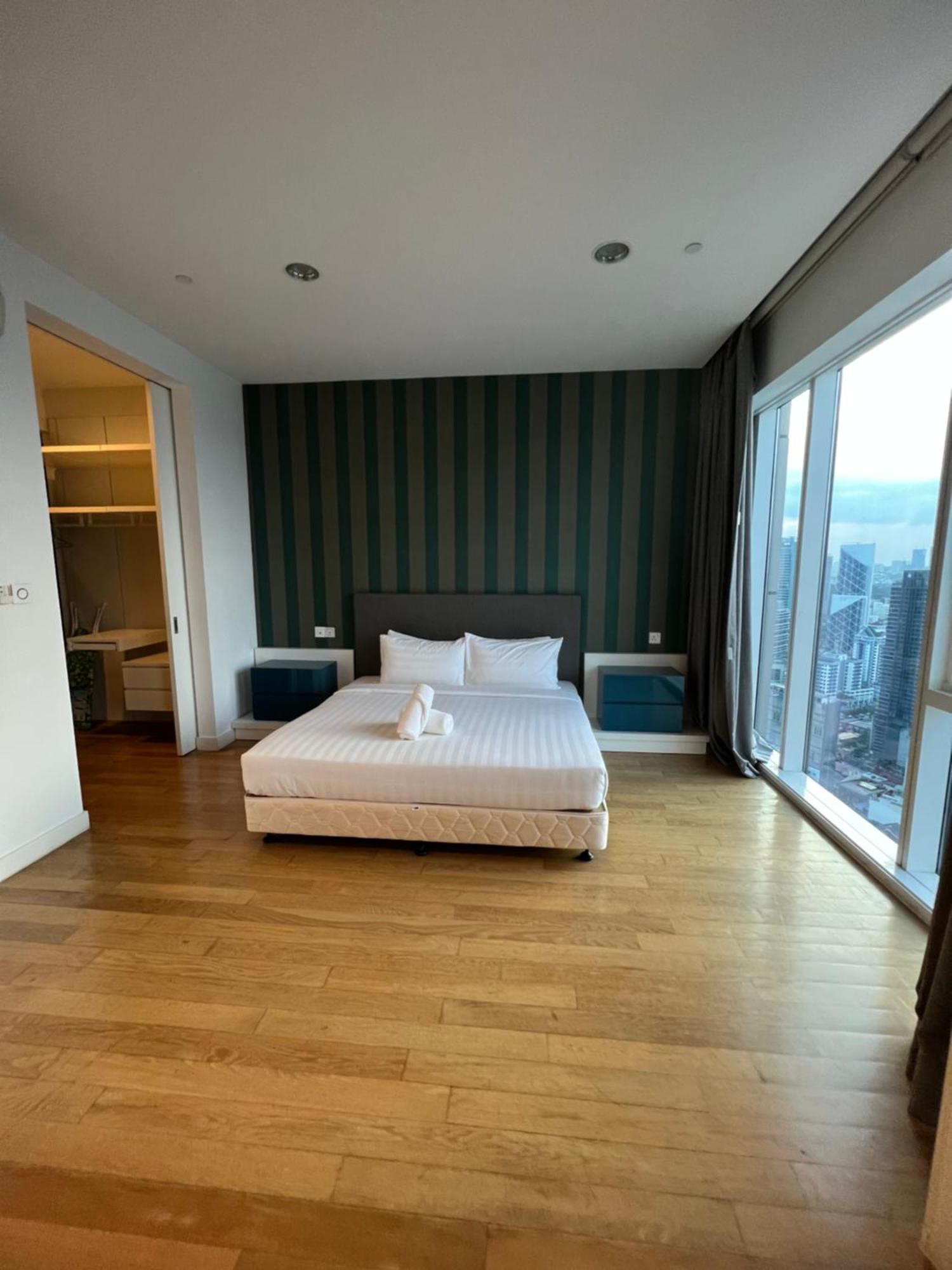 Amazing Pool By Platinum Suites Klcc 쿠알라룸푸르 외부 사진